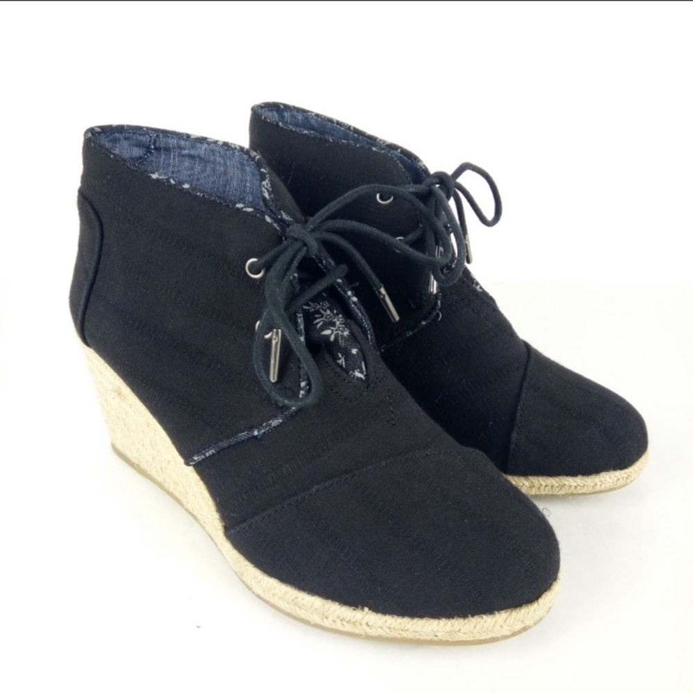 Tom's Black Wedge Lace-up Booties sz 7